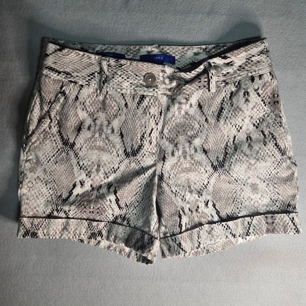 Apt. 9 Torie Snakeskin Print Cuffed Shorts Grey Tan snake Print Womens Size 6